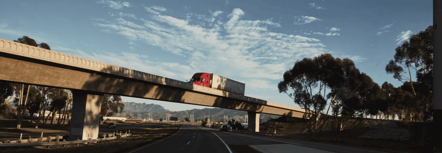 Los cargadores y transportistas recurren al mercado al contado mientras la capacidad sigue siendo escasa