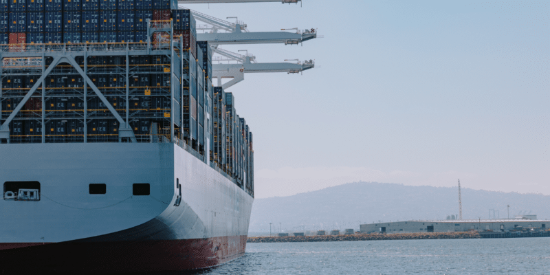 Visibilidad en tiempo real del transporte marítimo en Uber Freight TMS