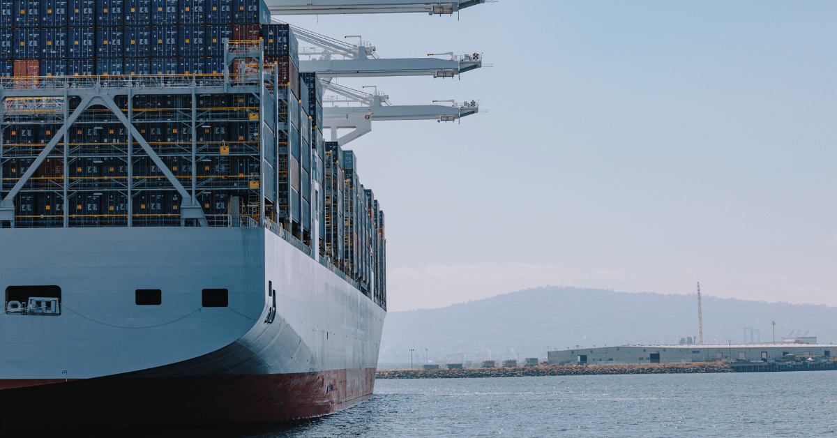 Visibilidad en tiempo real del transporte marítimo en Uber Freight TMS