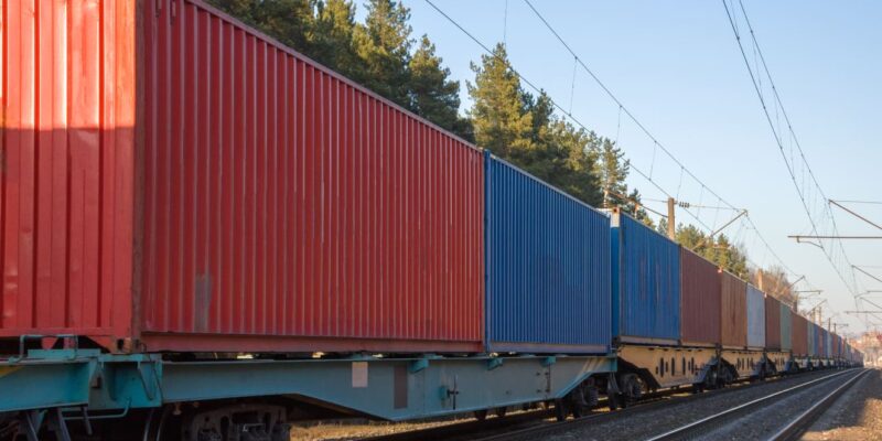 Construir cadenas de suministro de productos químicos más inteligentes con el transporte ferroviario, a granel e intermodal