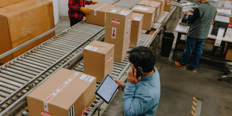 Uniformiser les règles du jeu : Une puissance logistique de niveau entreprise pour les chargeurs de toutes tailles