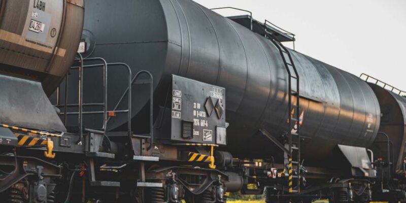 E-book: How to optimize chemical supply chains with strategic multi-modal logistics