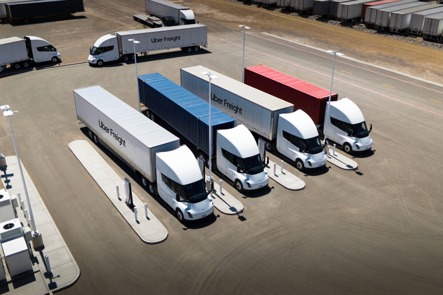 Presentamos el programa acelerador de flotas de vehículos eléctricos de Uber Freight, en colaboración con Tesla