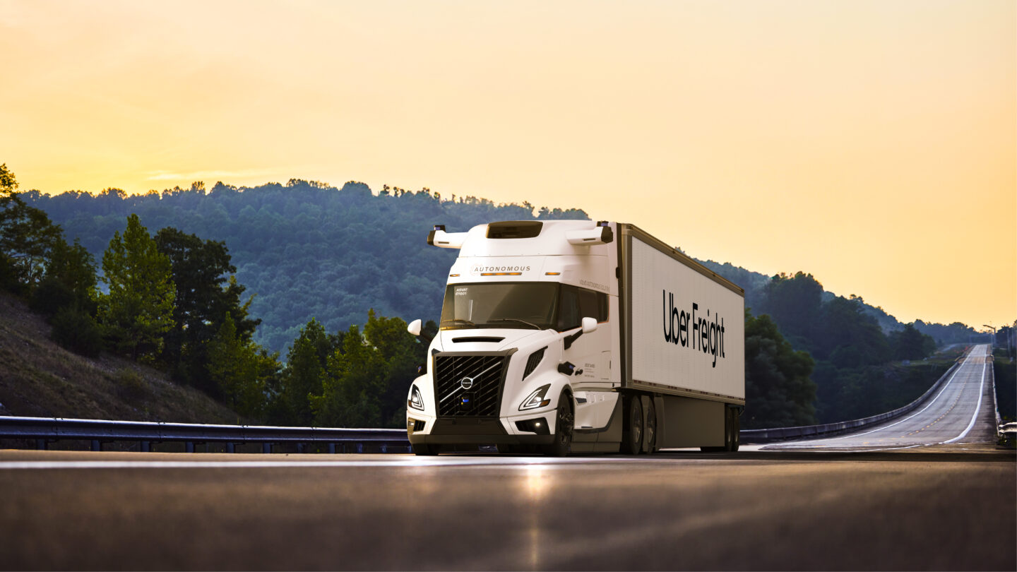 L’autonomie à grande échelle : Uber Freight et les solutions autonomes de Volvo établissent une nouvelle norme pour le camionnage sans conducteur